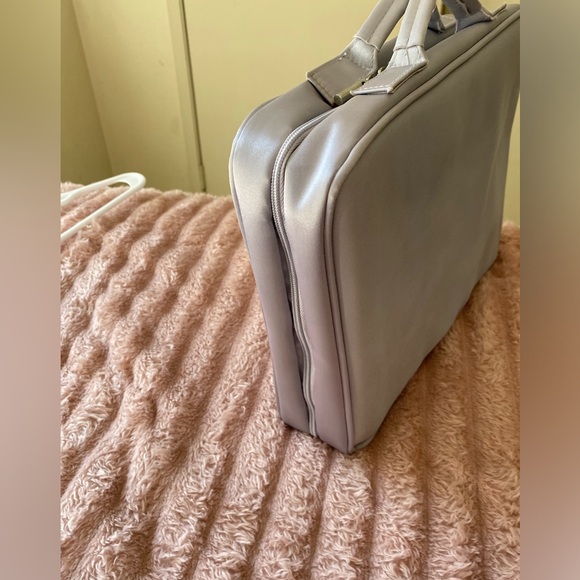 Zip toiletries bag - Picture 4 of 8